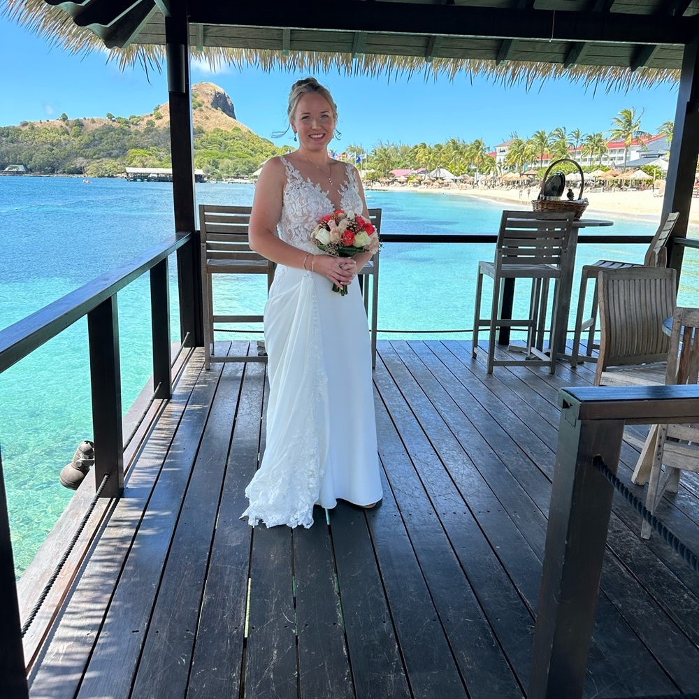 Elegant White Lace Wedding Dress